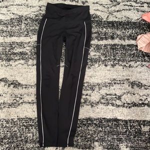 Black yoga pants.